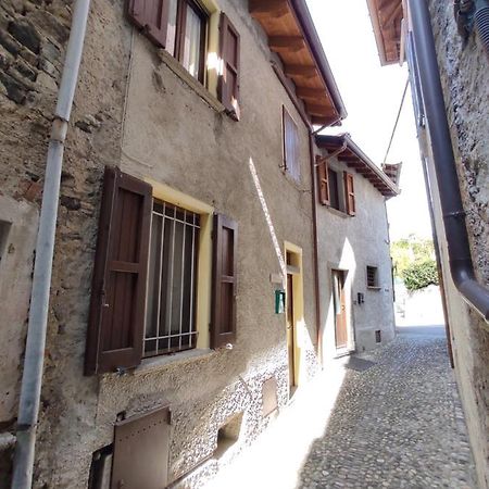 La Casa A Chiocciola Between Lake And Mountains Льерна Экстерьер фото