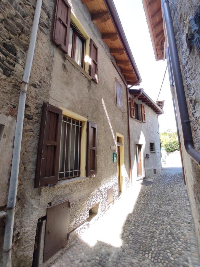 La Casa A Chiocciola Between Lake And Mountains Льерна Экстерьер фото