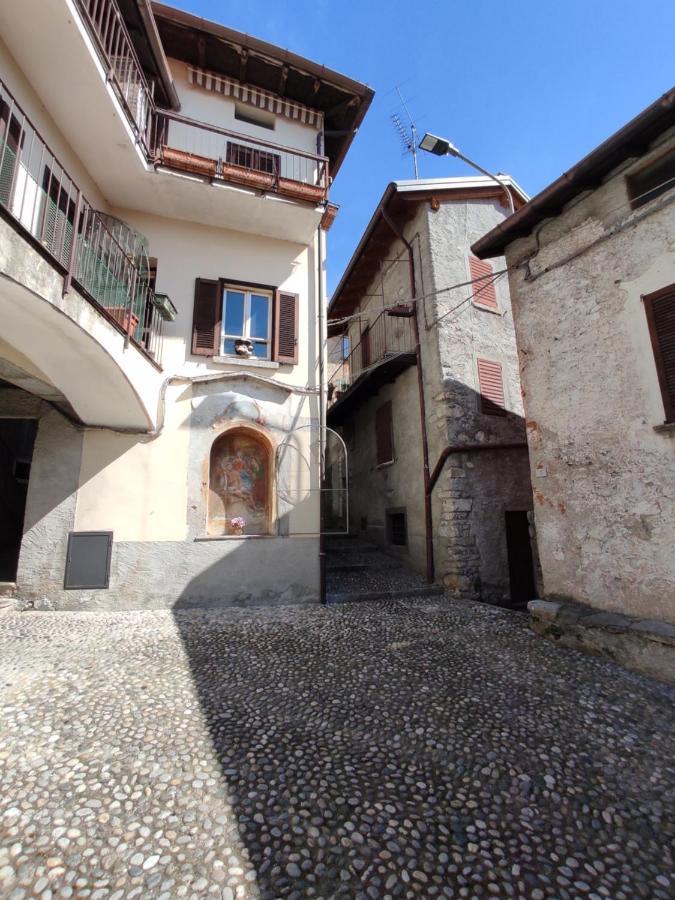 La Casa A Chiocciola Between Lake And Mountains Льерна Экстерьер фото